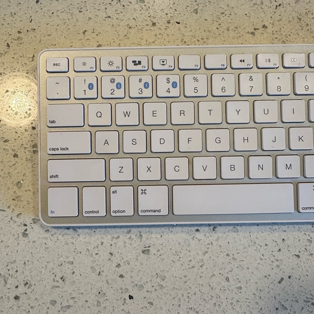 Wireless bluetooth keyboard